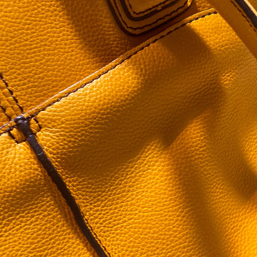 Vintage Mustard ( gold) Leather Handbag - Picture 3 of 11